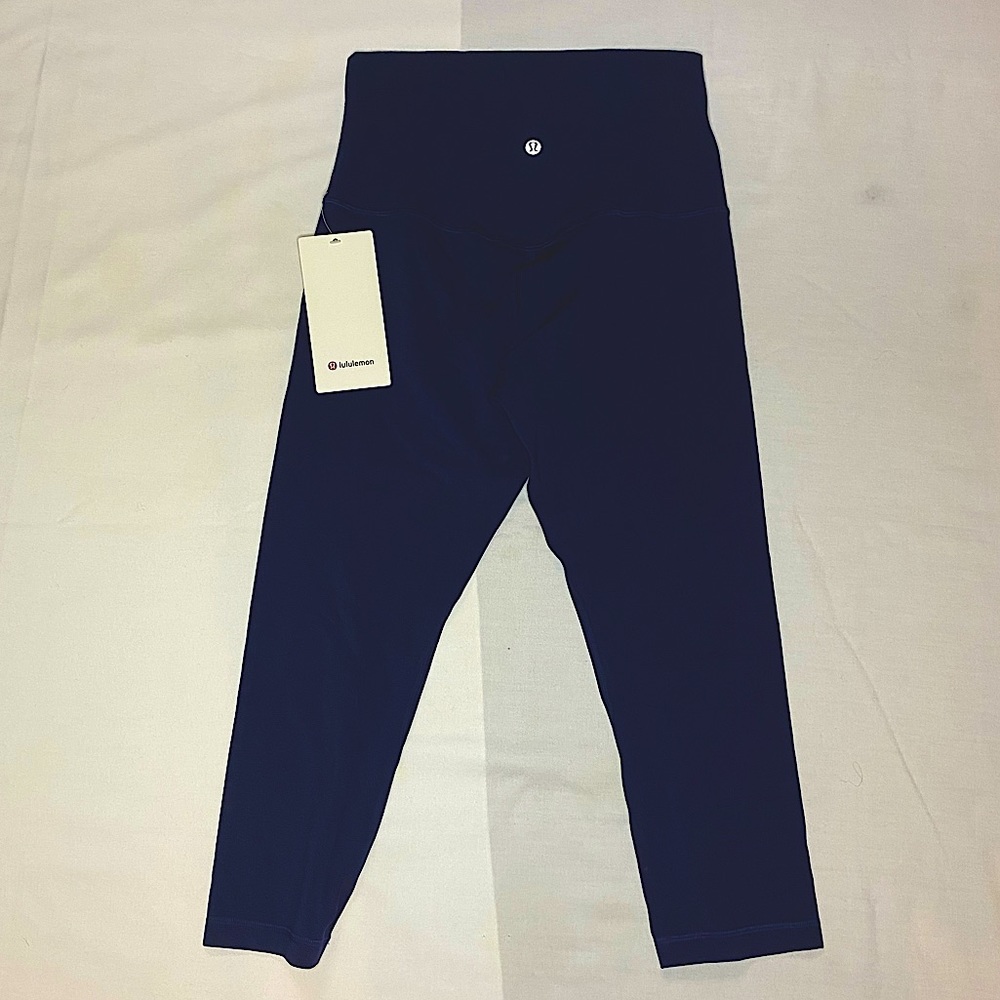 Lululemon NWT size 8 navy crop leggings